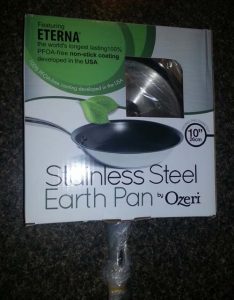 http://centraltexasmom.com/wp-content/uploads/2014/01/Ozeri-8%E2%80%9D-Green-Earth-Textured-Ceramic-Nonstick-Frying-Pan-Review-1-234x300.jpg