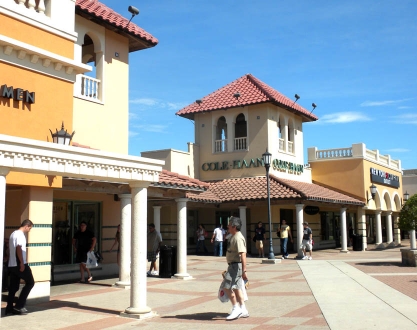 San Marcos Premium Outlets giftwrapping for a cause Dec 12, 19 & 20 2015