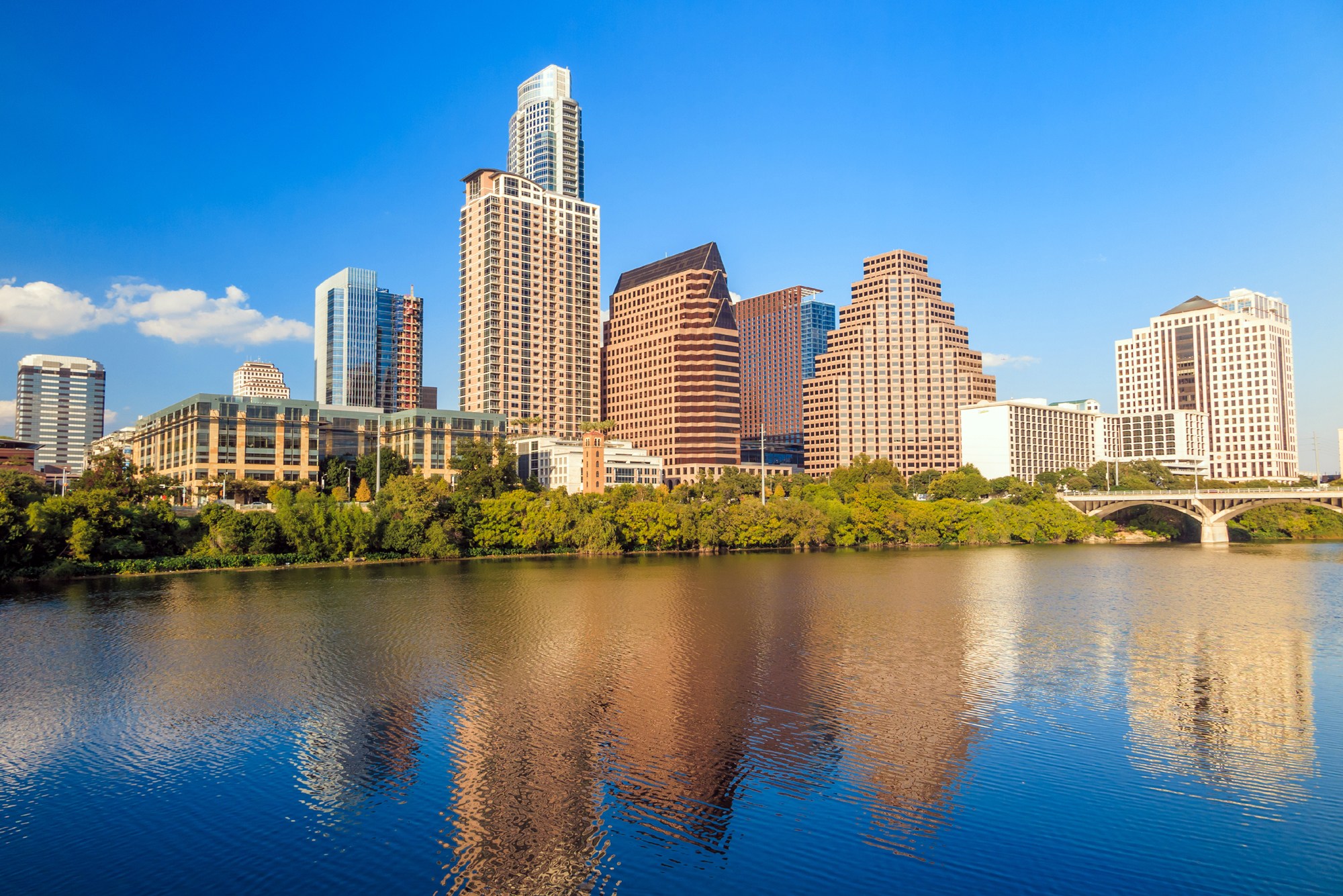 view-of-austin-downtown-skyline-central-texas-mom